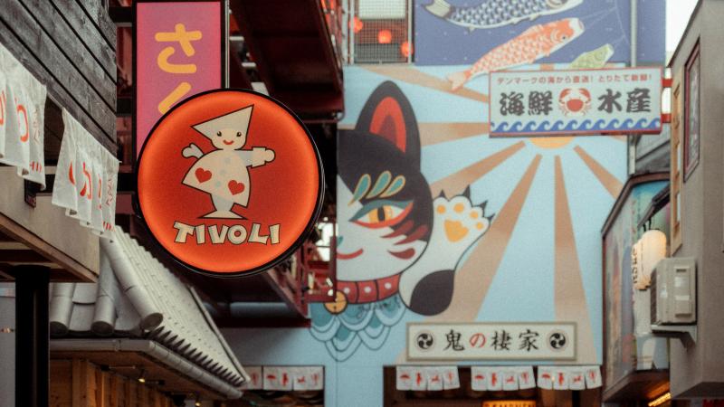 В парке Tivoli открыли японский квартал с неоном, аттракционами и уличной едой