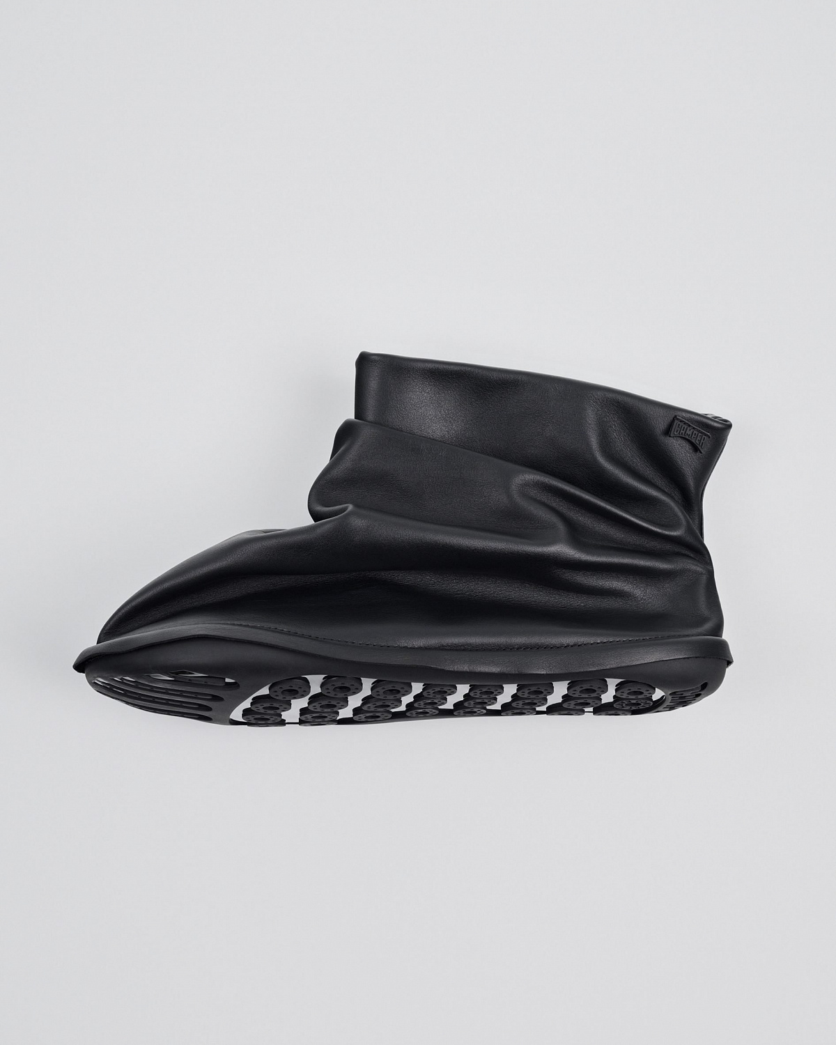 Новая коллаборация: Issey Miyake и Camper представляют революционную складную обувь