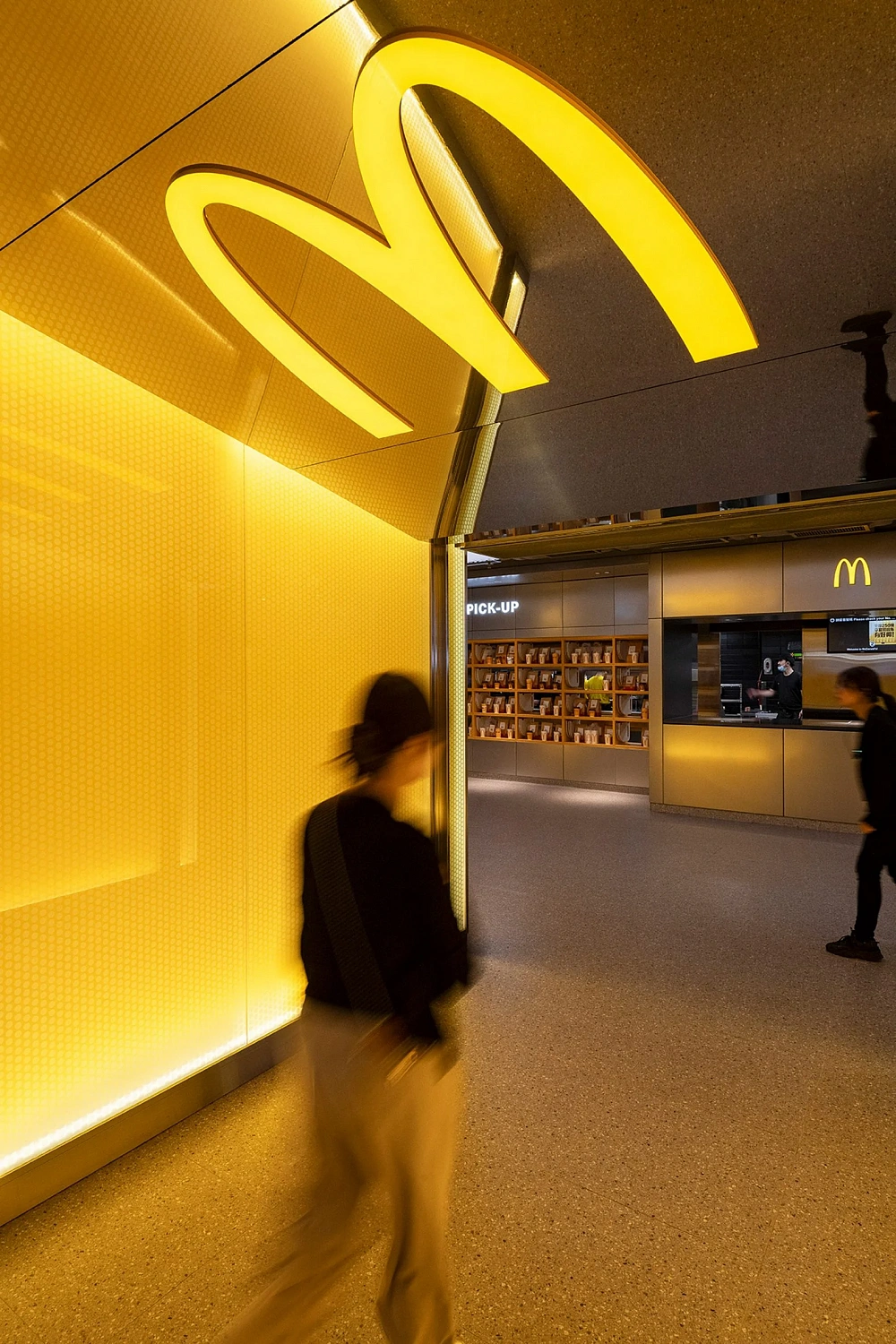 Landini Associates создали «эмоциональный» McDonald's в Гонконге