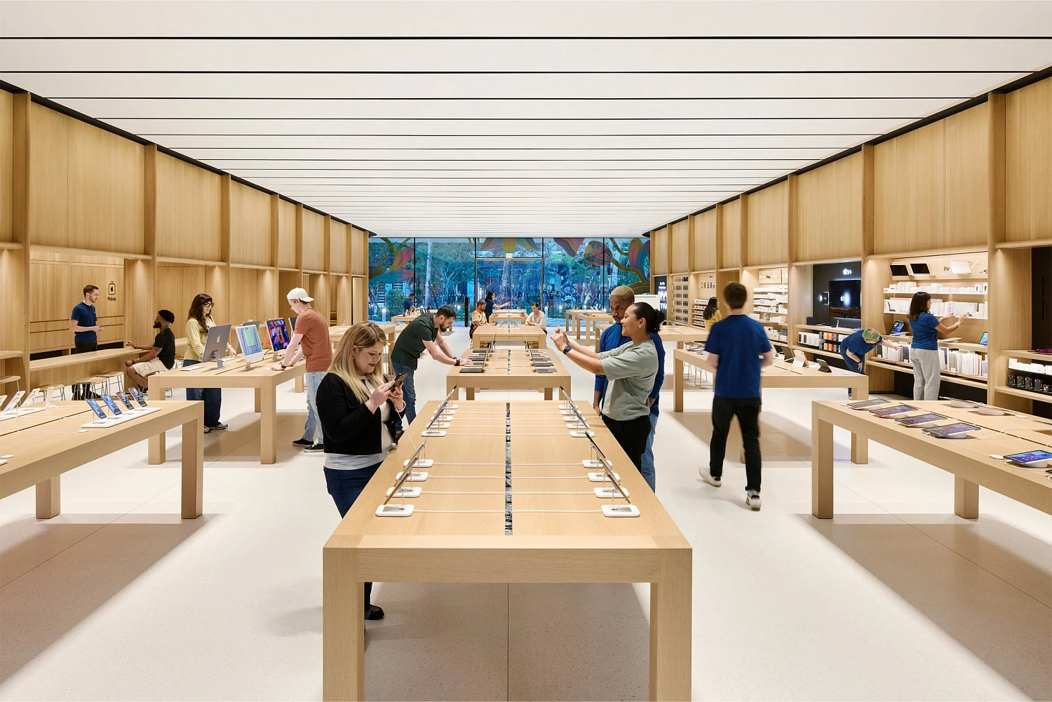 Apple представляет первый магазин Apple Store из массива древесины в Майами