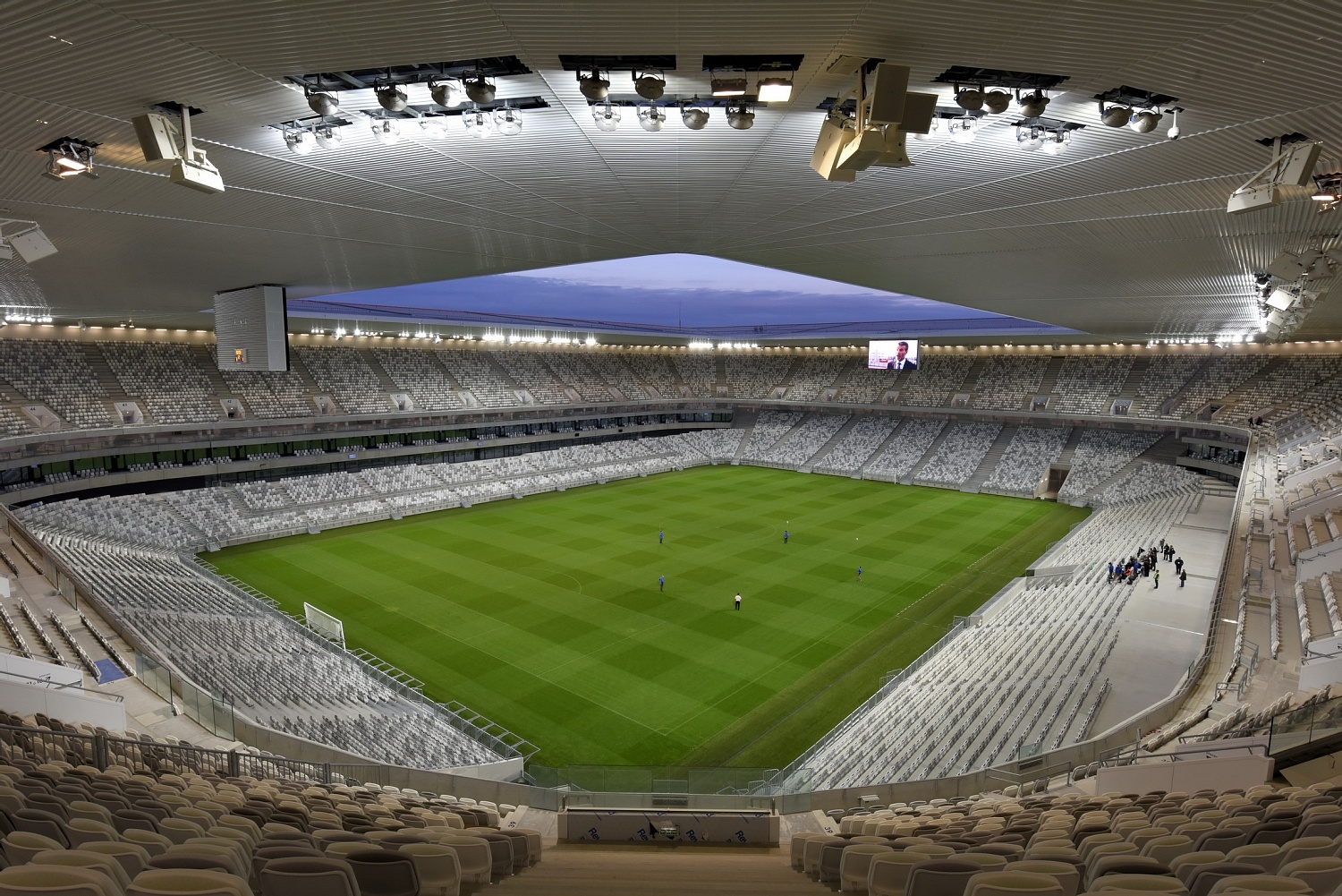 Элегантный стадион в форме чаши в Бордо, Франция