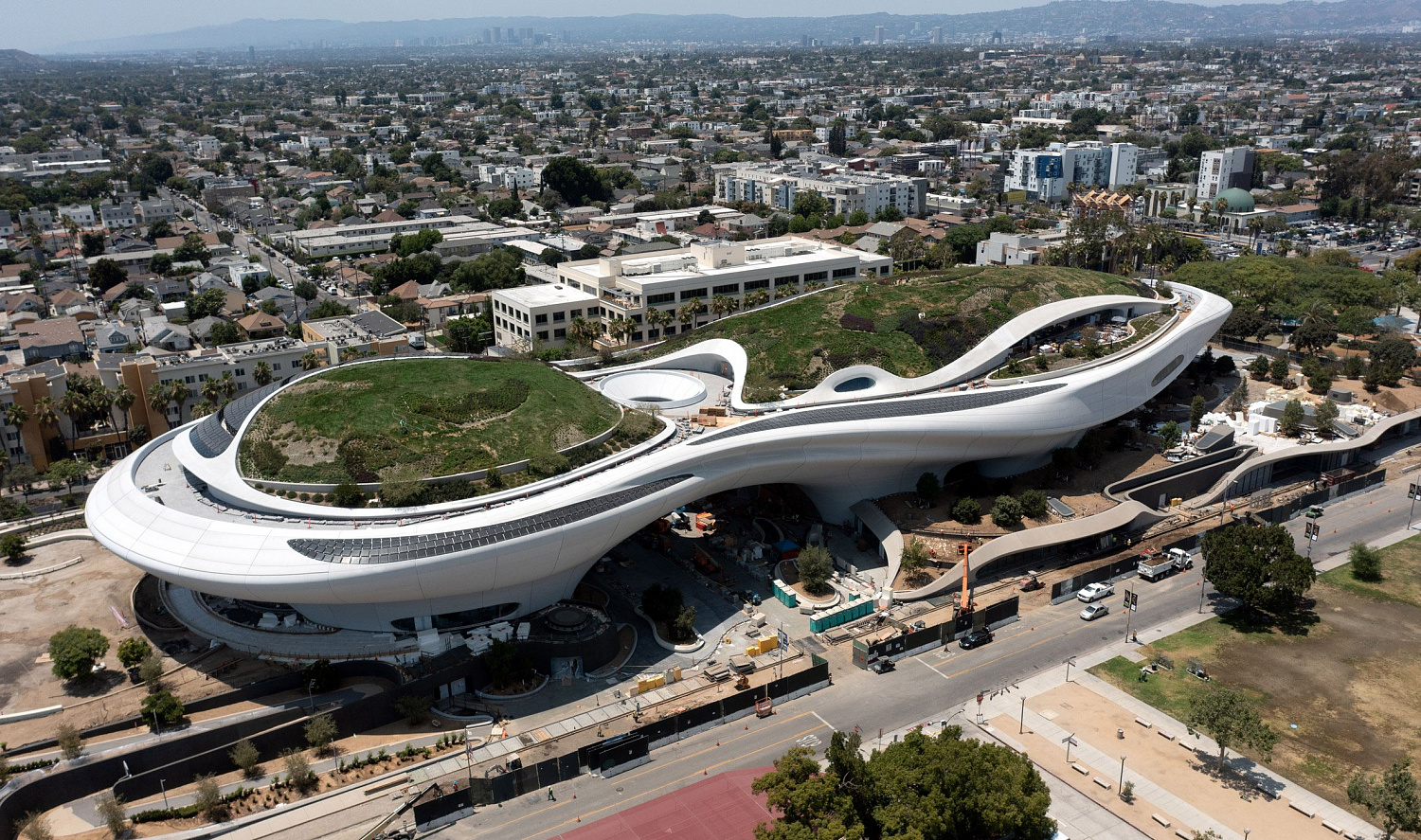 «Сказочный» Музей нарративного искусства Лукаса от MAD Architects скоро откроется в Лос-Анджелесе