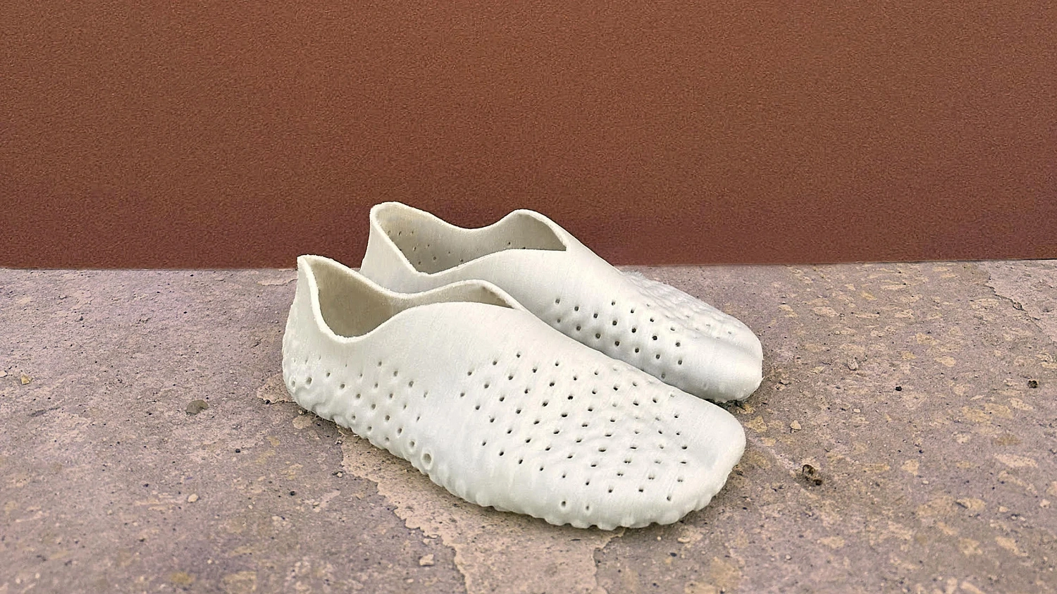 Vivobarefoot представляет биоразлагаемые кроссовки «сканирование-распечатка-почва»