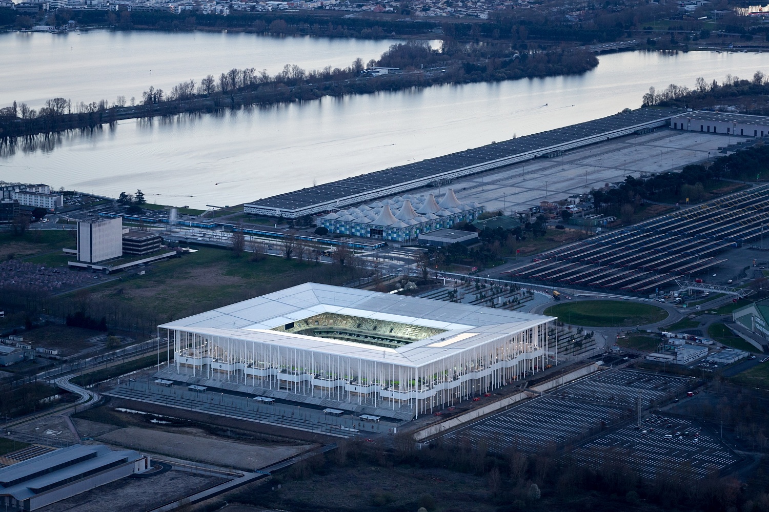 Элегантный стадион в форме чаши в Бордо, Франция