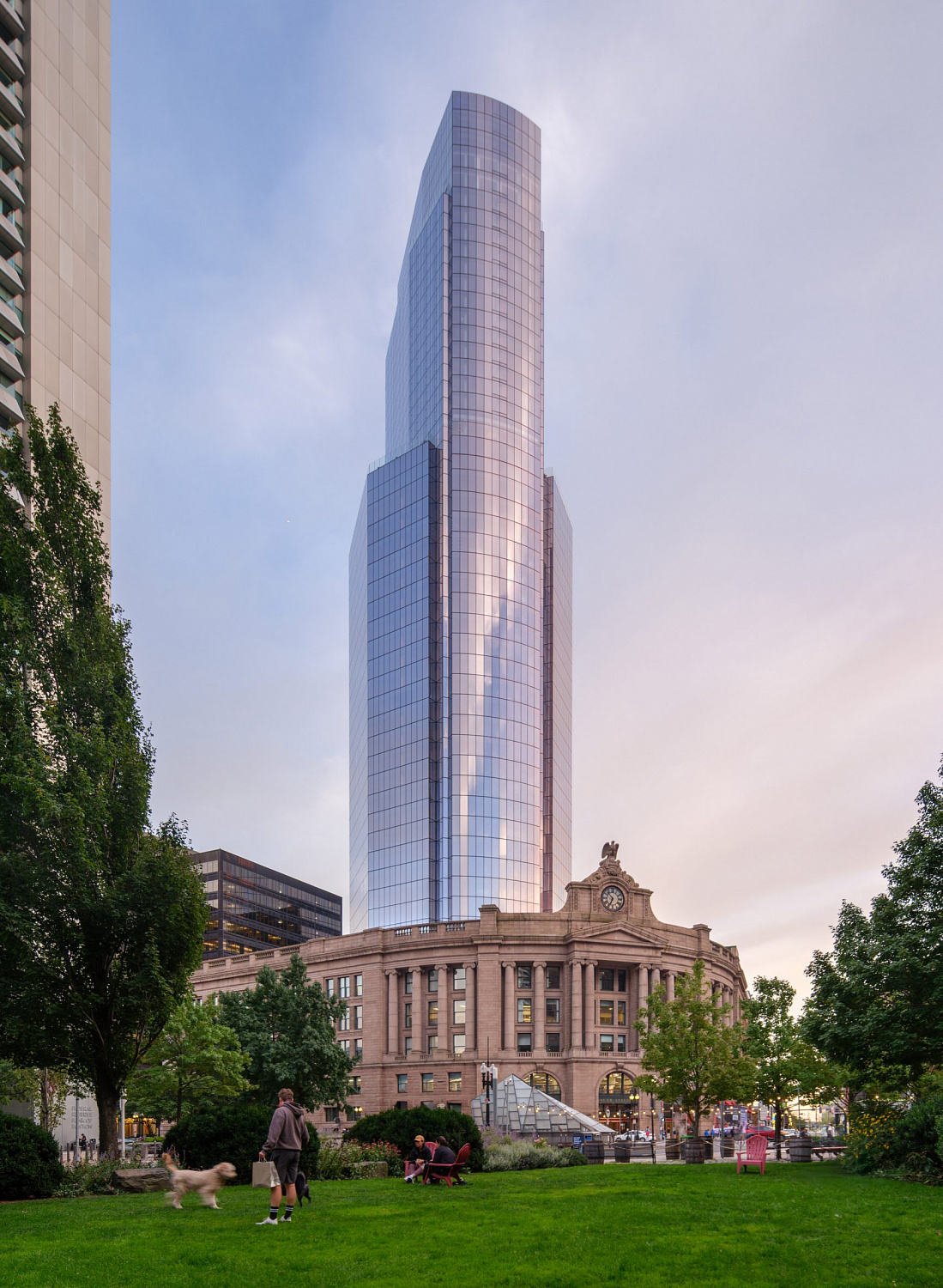 Pelli Clarke & Partners изменила горизонт Бостона с небоскрёбом над историческим вокзалом