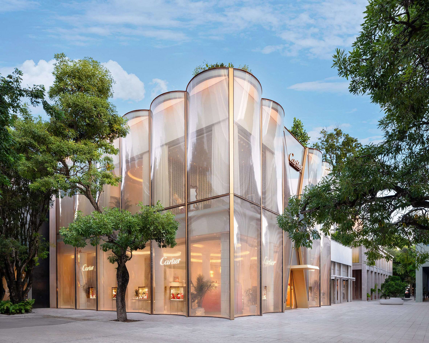 Diller Scofidio + Renfro создали для Cartier в Майами стеклянный «дом с тайной»
